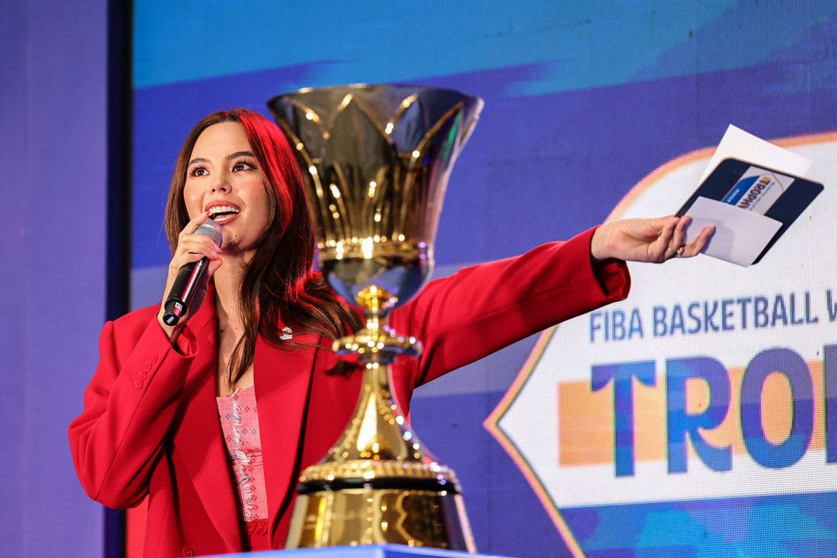 The FIBA World Cup Naismith Trophy with World Cup Global Ambassador and Miss Universe 2018 Catriona Gray. PHOT BY RIO DELUVIO