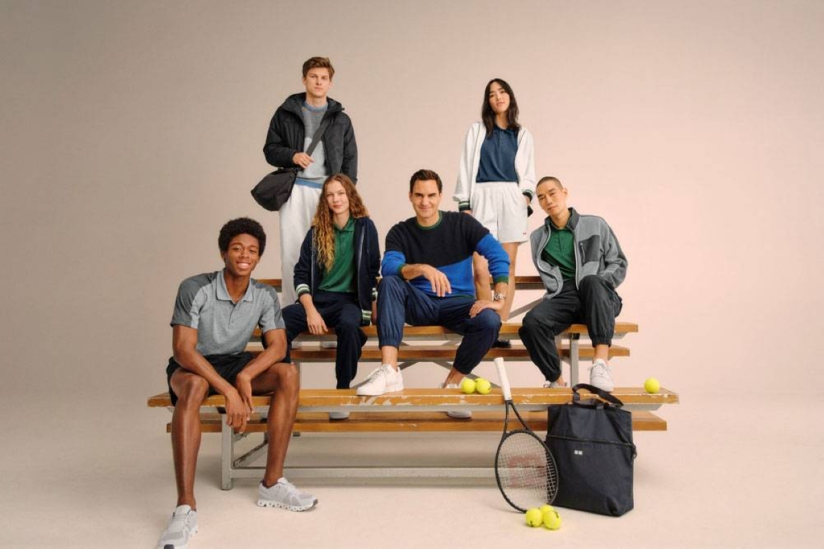 The design incorporates Roger Federer’s classic style with JW Anderson’s modern and vibrant interpretation of sports and performance wear.