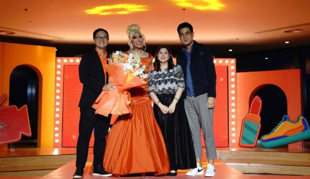 Shopee Head of Business Intelligence Martin Yu, Vice Ganda, Cong. Midy Cua, and League of Provinces of the Philippines National Chairman and Quirino Governor Dax Cua
