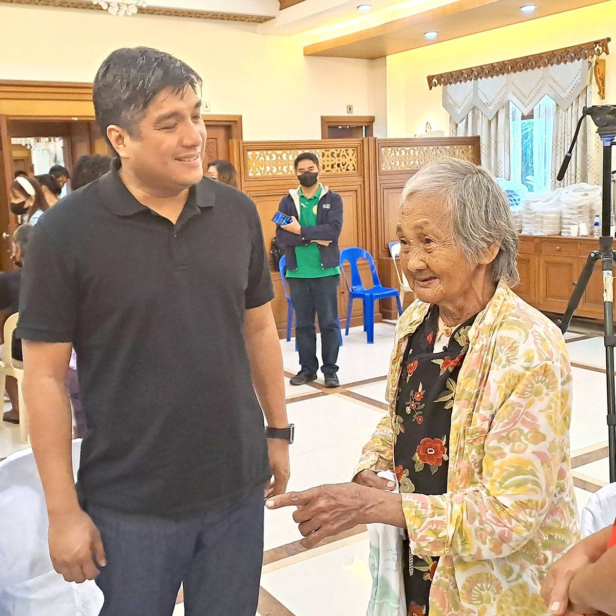 Typhoon-hit folk each receive P10K aid | The Manila Times - Vimarsana News