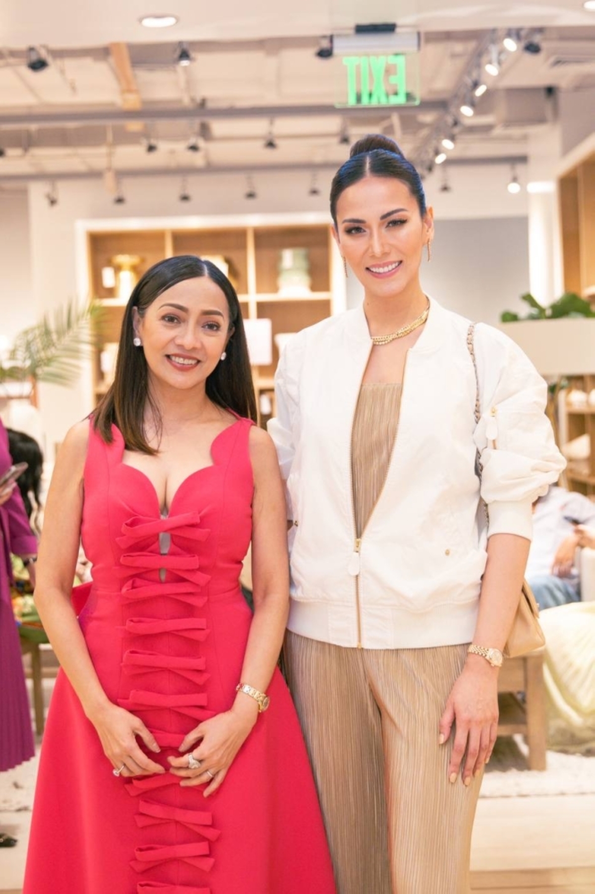 Pinky Tobiano with beauty queen Bianca Manalo