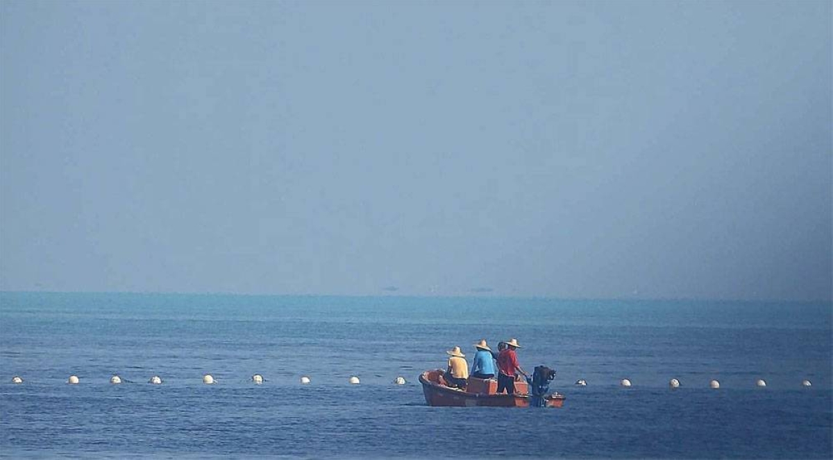 China installs barrier in Bajo de Masinloc | The Manila Times - Vimarsana News
