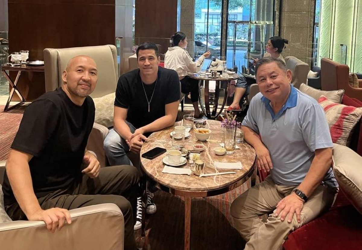 From left are coach Jeffrey Cariaso, former PBA star Marc Pingris and Blackwater team owner Dioceldo Sy. CONTRIBUTED PHOTO