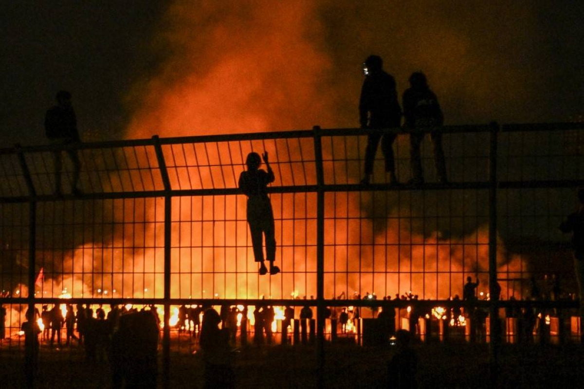 Indonesians honor stadium crush victims, set fires on pitch - Vimarsana News