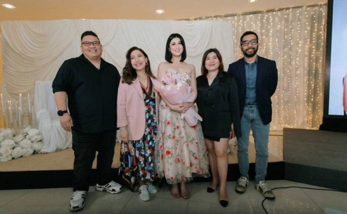 Triple A CEO and President Michael Tuviera, celebrity hairstylist Celeste Tuviera, Head of Operations Jacqui Cara, and Chief Operating Officer and Chief Finance Officer Jojo Oconer welcome Abellana to the family.