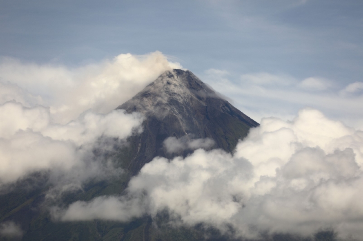Mayon volcanic tremors reported | The Manila Times - Vimarsana News