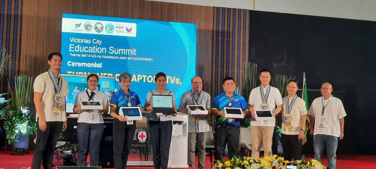 Victorias teachers get P100-M 'gift' | The Manila Times - Vimarsana News