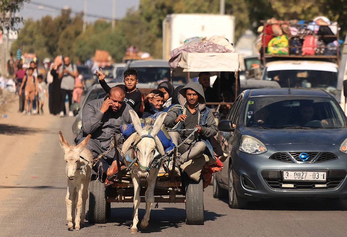 SEARCHING FOR REFUGE Riding a donkey-drawn cart, a family, along with hundreds of other Palestinians carrying their belongings, flees following the Israeli army’s warning to leave their homes and move south before an expected ground offensive in Gaza City on Saturday, Oct. 14, 2023. AFP PHOTO