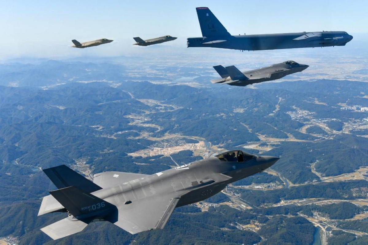 US B-52 bomber lands at SKorean air base | The Manila Times - Vimarsana News