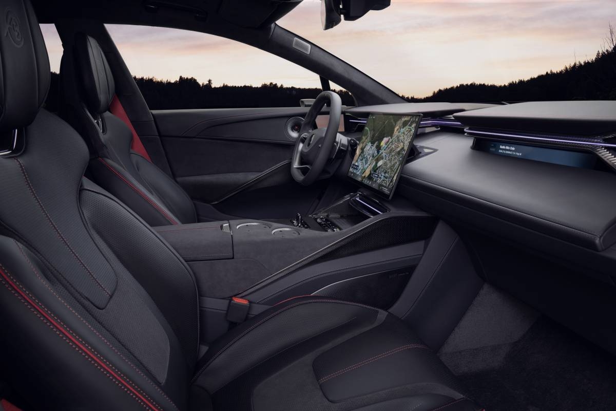 Only premium materials and craftsmanship are used in the interior.