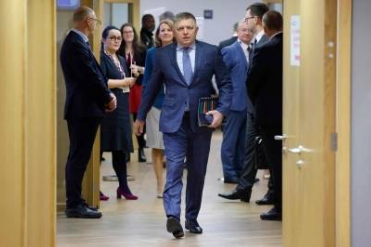 Slovakia says 'informed' EU it's halting military aid to Ukraine - Vimarsana News