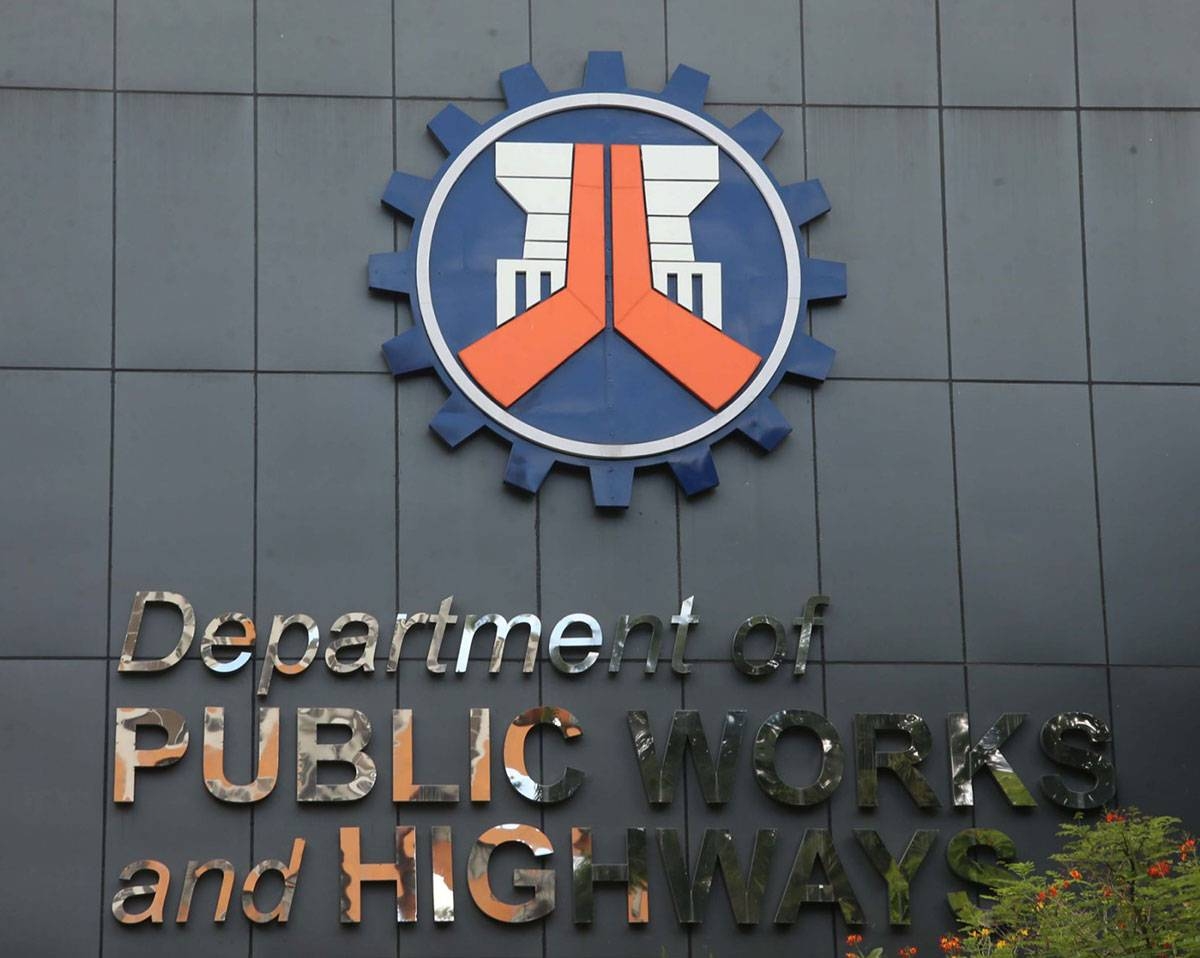 DPWH to dispatch 500 workers to assist motorists - Vimarsana News