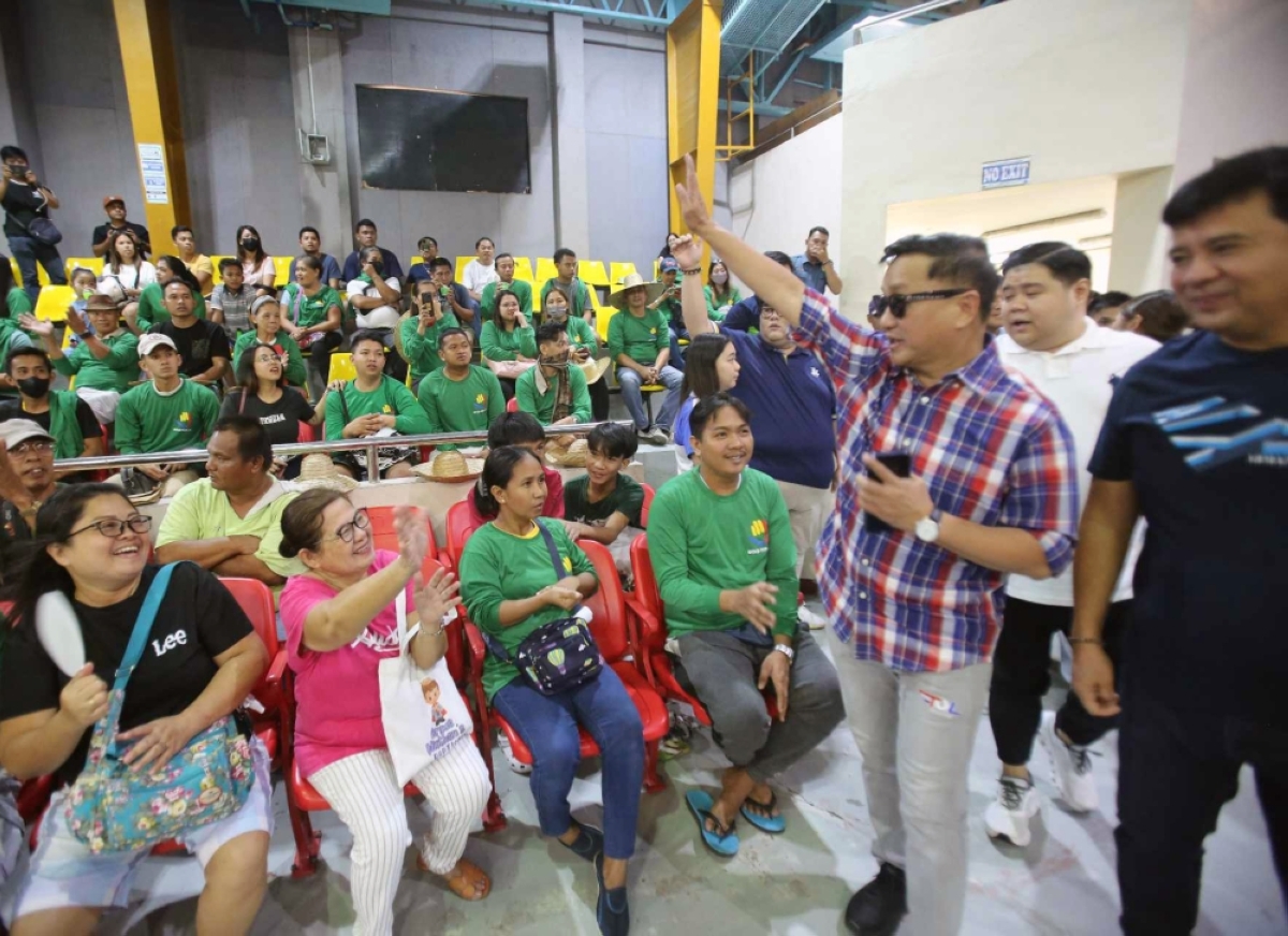 Senator Tolentino leads Tupad payout in Imus - Vimarsana News
