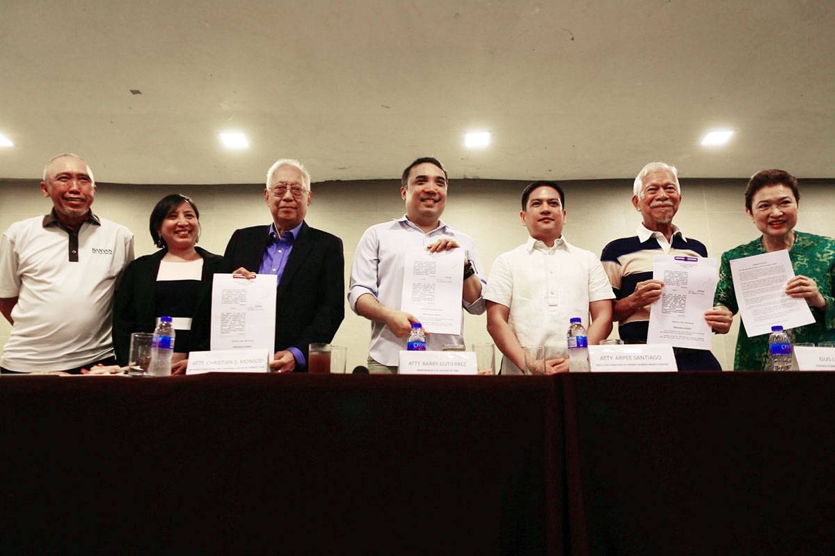 To the court (From left to right) Vicente Romano, Katrina Monsod, Christian Monsod, Barry Gutierrez, Arpee Santiago, Augusto ‘Gus’ Lagman and Mary Nicolas discuss with members of the media the petition they filed against Vice President Sara Duterte. PHOTO BY MIKE ALQUINTO