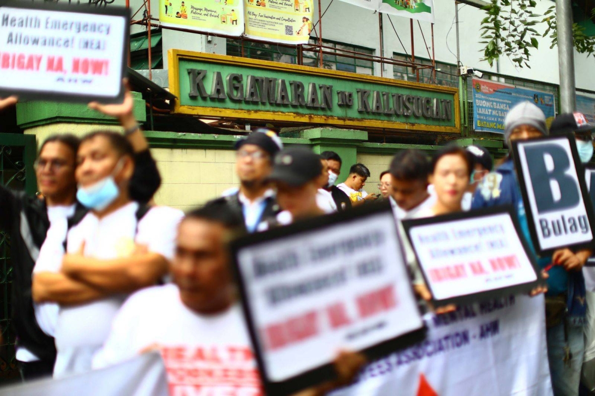 Health workers seek emergency allowance | The Manila Times
