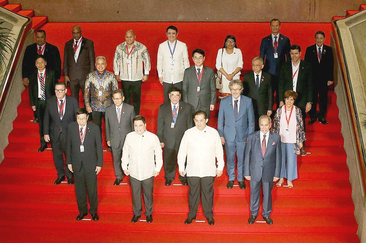 BIG EVENT Senate President Juan Miguel ‘Migz’ Zubiri and House Speaker Ferdinand Martin Romualdez join parliamentarians at the opening of the Asia-Pacific Parliamentary Forum held at the Philippine International Convention Center. PHOTO BY RENE H. DILAN