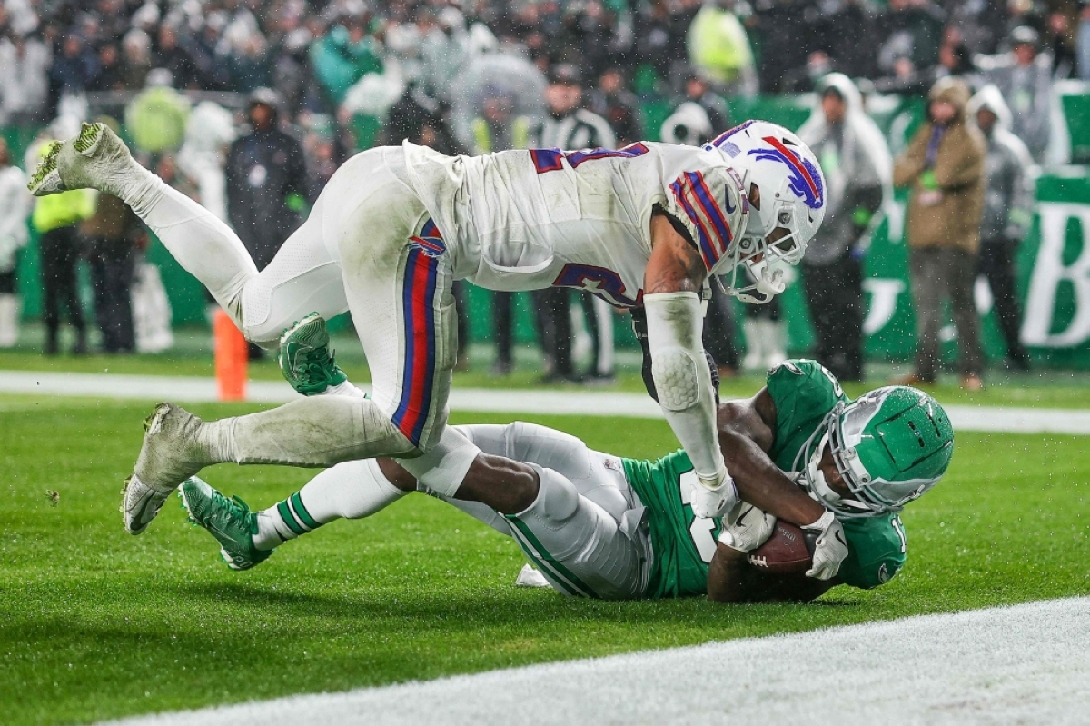 eagles rally past bills in overtime as chiefs win