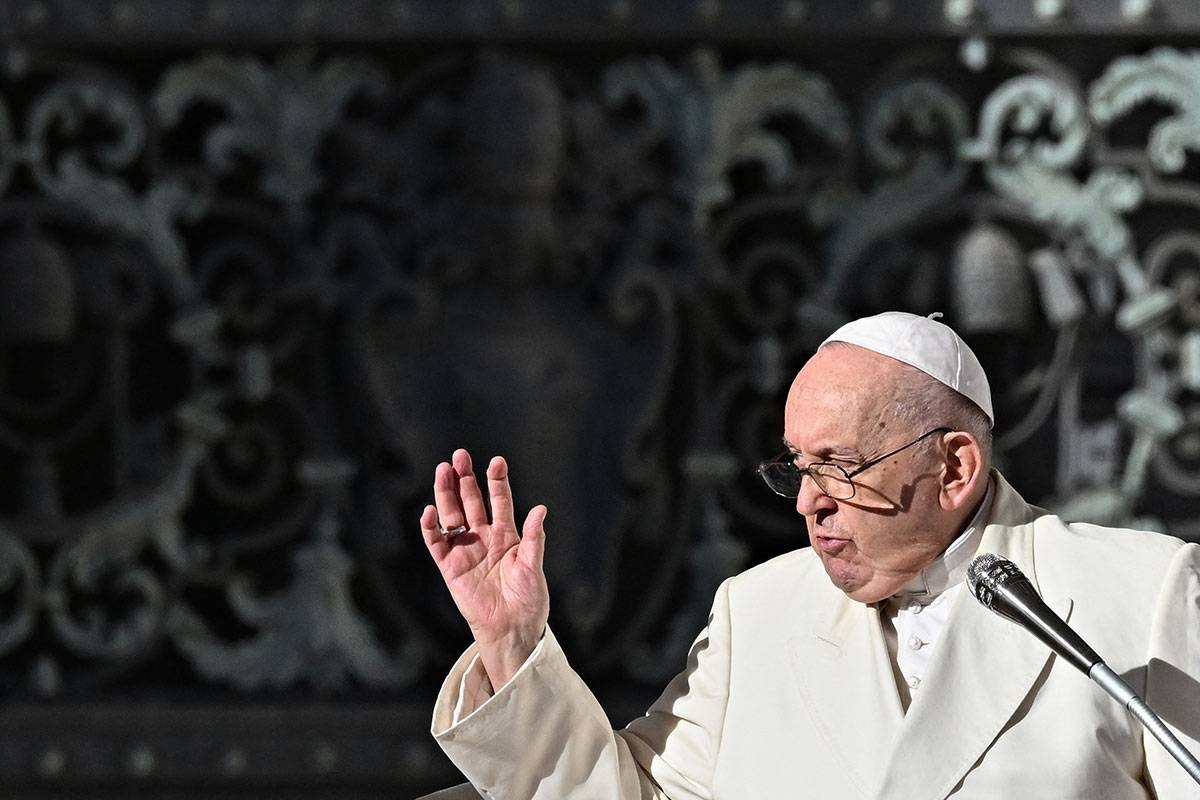 Pope Francis blesses pilgrims during his general audience in Saint Peter Square at the Vatican on November 22, 2023. Andreas SOLARO / AFP