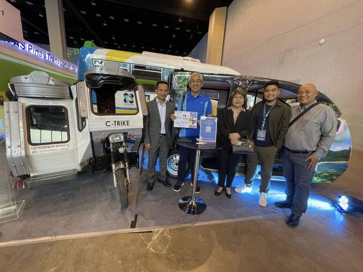 e-Trikes 'clean' Iloilo streets | The Manila Times - Vimarsana News