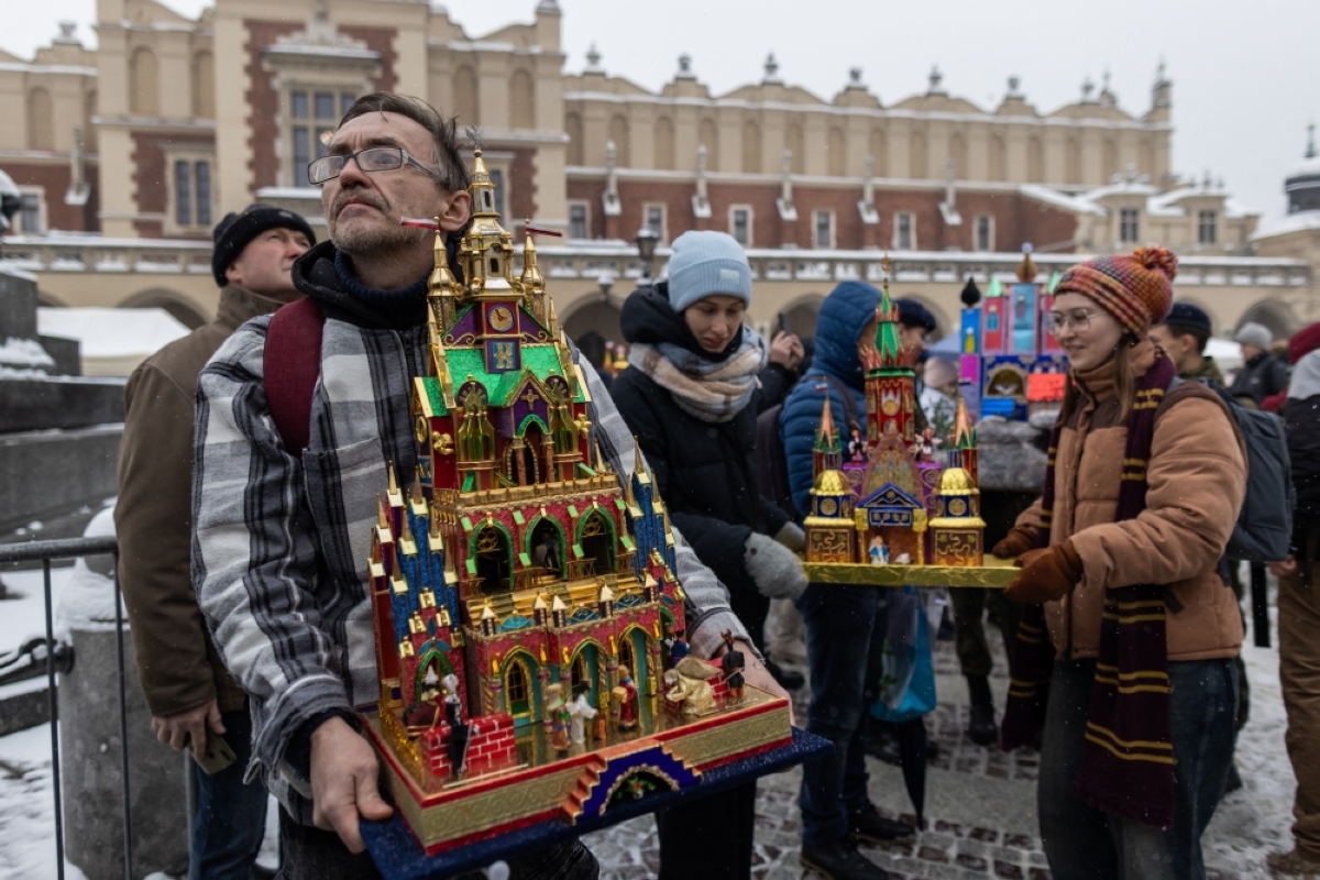 Politics, tradition mingle in Polish Nativity scenes - Vimarsana News