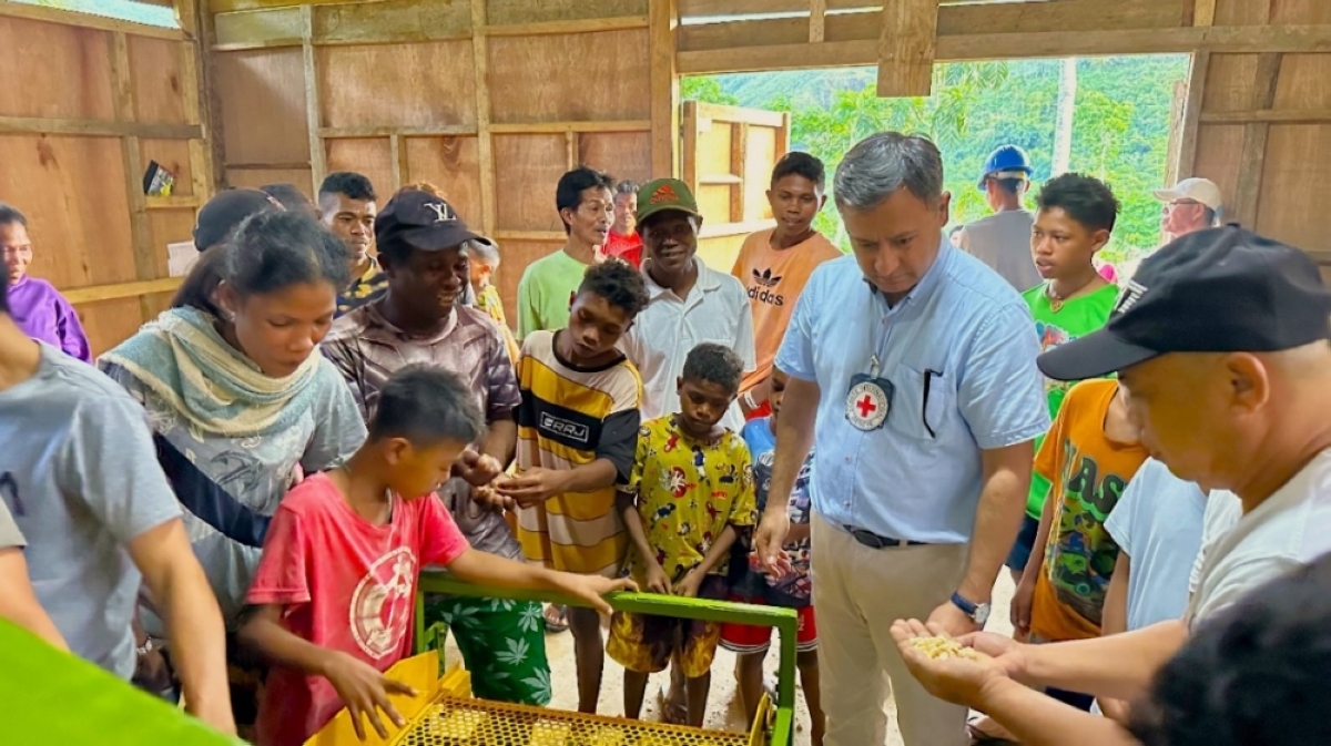 Agusan del Norte farmers receive farm equipment - Vimarsana News