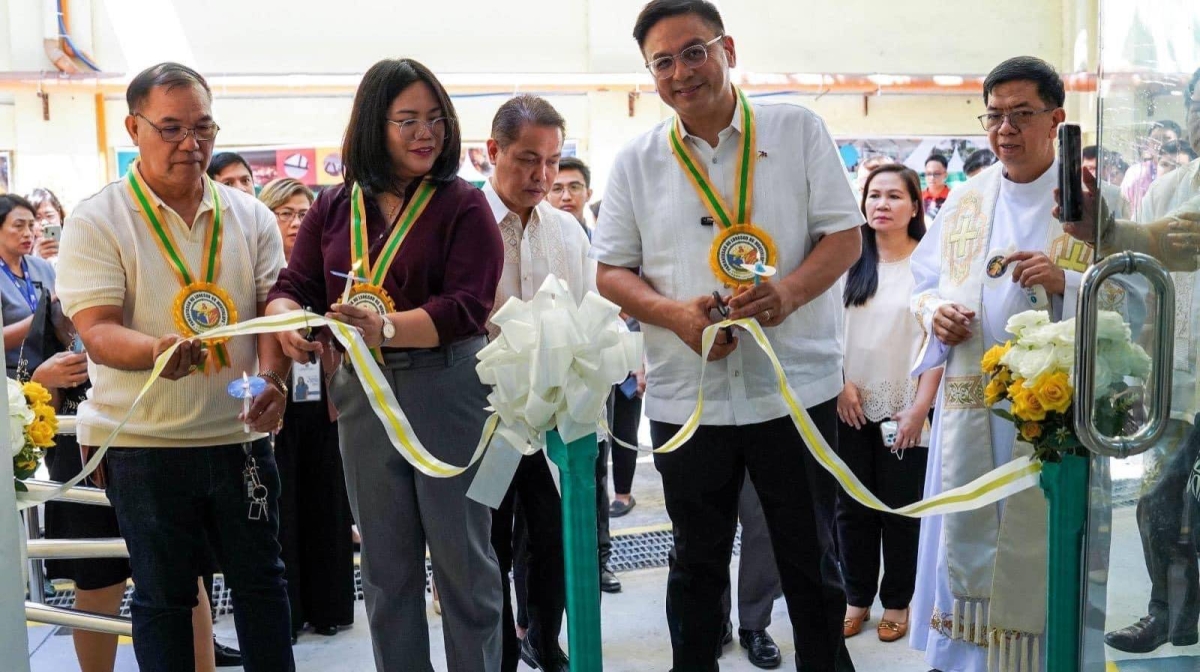 Muntinlupa City Mayor Ruffy Biazon (second from right) leads the inauguration of Pamantasan ng Lungsod ng Muntinlupa Juan N. Luna Academic Building 5 that will house the Institute of Tourism and Hospitality Management. CONTRIBUTED PHOTO