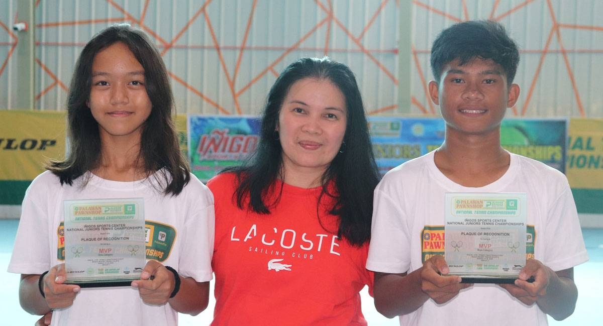 Ella Paglalunan (left) and France Dilao hold their trophies as they pose with Jane Alquiza, president and CEO of Iñigos Sports Center. CONTRIBUTED PHOTO