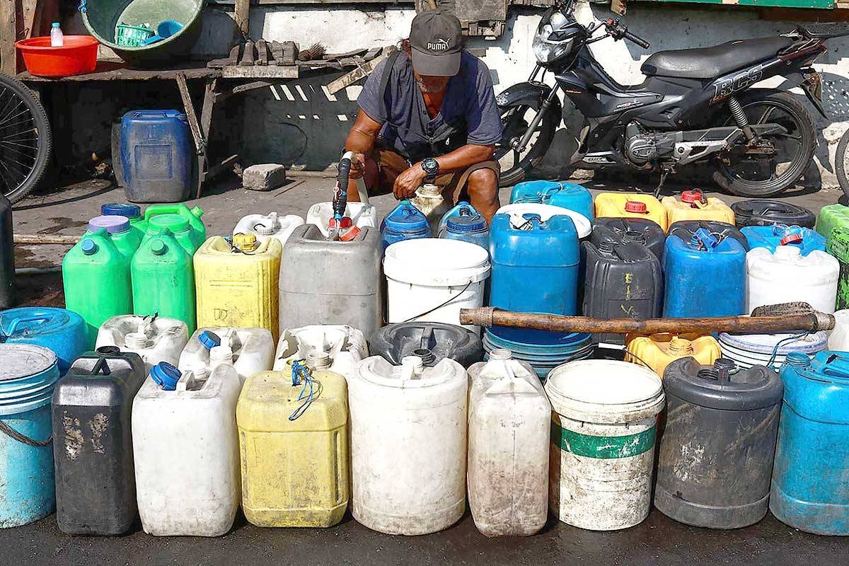 Long wait A man fills up water containers in Manila on Monday, March 18, 2024, amid a warning from Maynilad Water Services that some areas in Metro Manila and Bacoor City will have water supply interruption on Thursday, March 21. PHOTO BY MIKE ALQUINTO