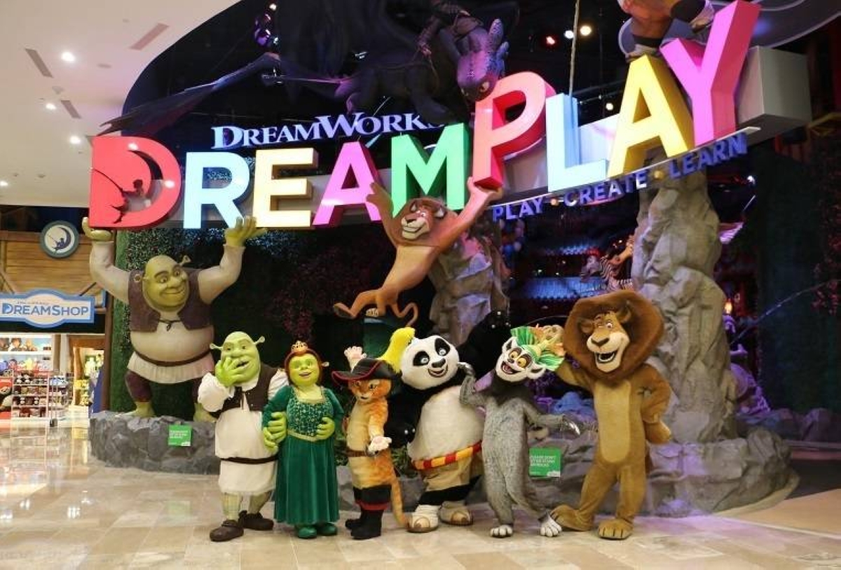 The Ultimate Easter Eggstravaganza at DreamPlay offers an all-day participating pass to egg-citing Easter activities –– from the Easter egg hunt, parade with DreamWorks characters, a magic show, to a Meet-and-Greet with Gingy.