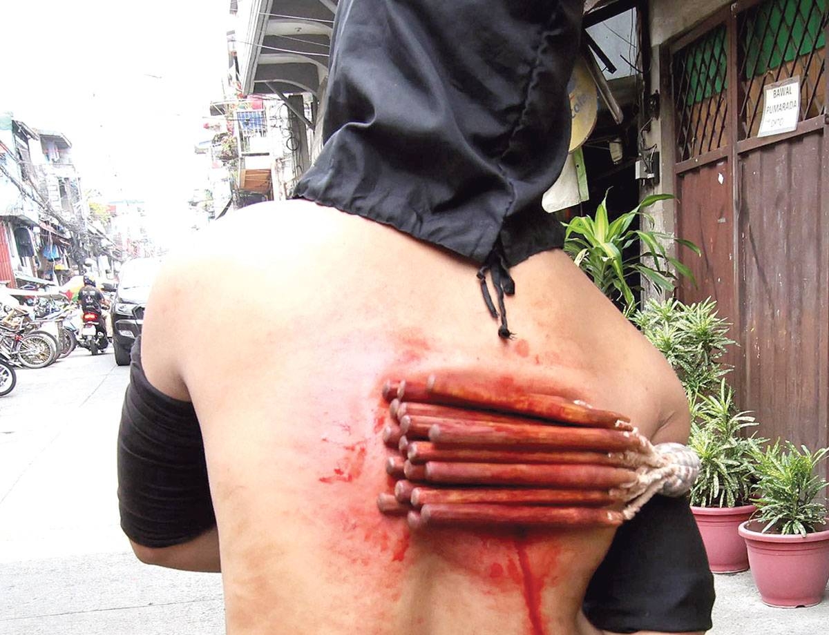 HOLY WEEK RITUAL A man whips himself to show repentance on Wednesday, March 27, 2024, as the country pauses to commemorate Jesus Christ’s suffering and death. The sight of flagellants is common during Holy Week. PHOTO BY ISMAEL DE JUAN