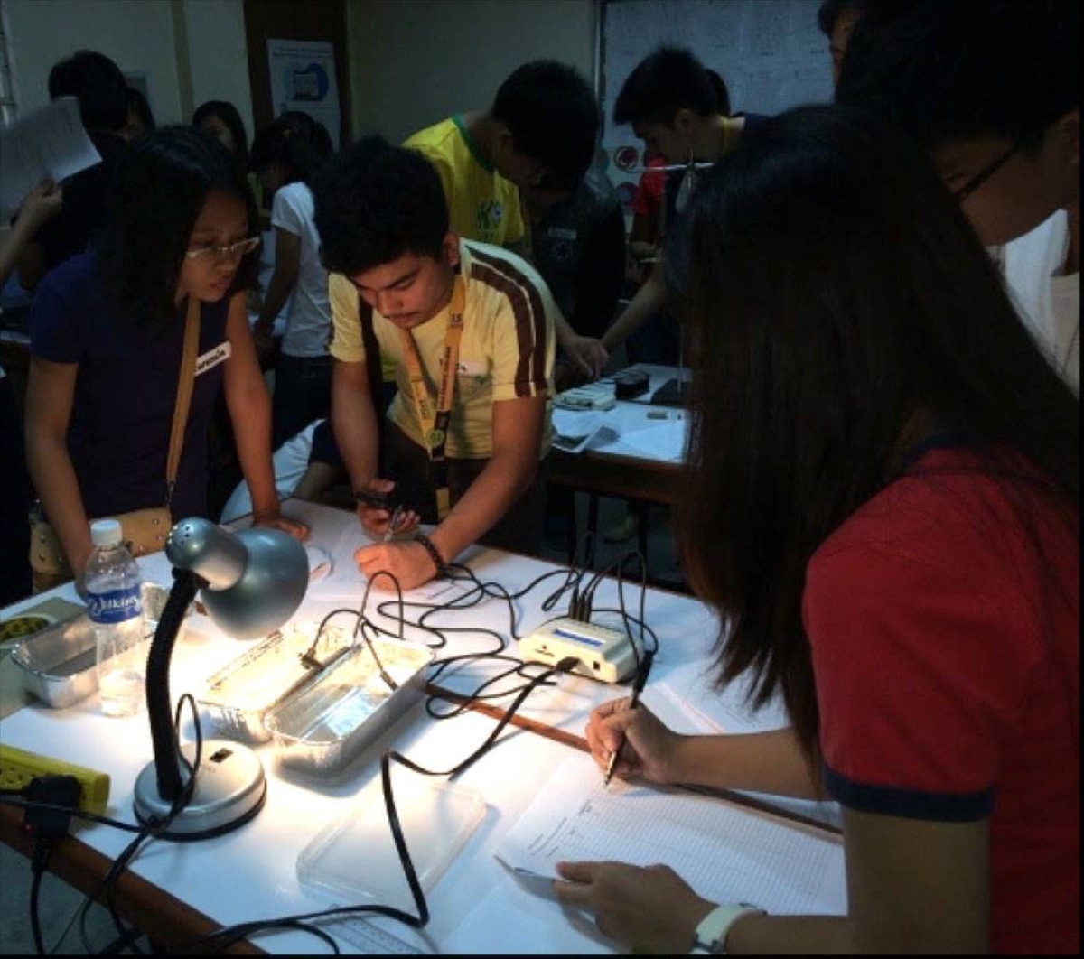 University of the Philippines students use Visser, a portable learning device that UP Diliman College of Science Dean Giovanni Tapang helped commercialize for experiments in chemistry, biology, environmental science and physics. CONTRIBUTED PHOTO