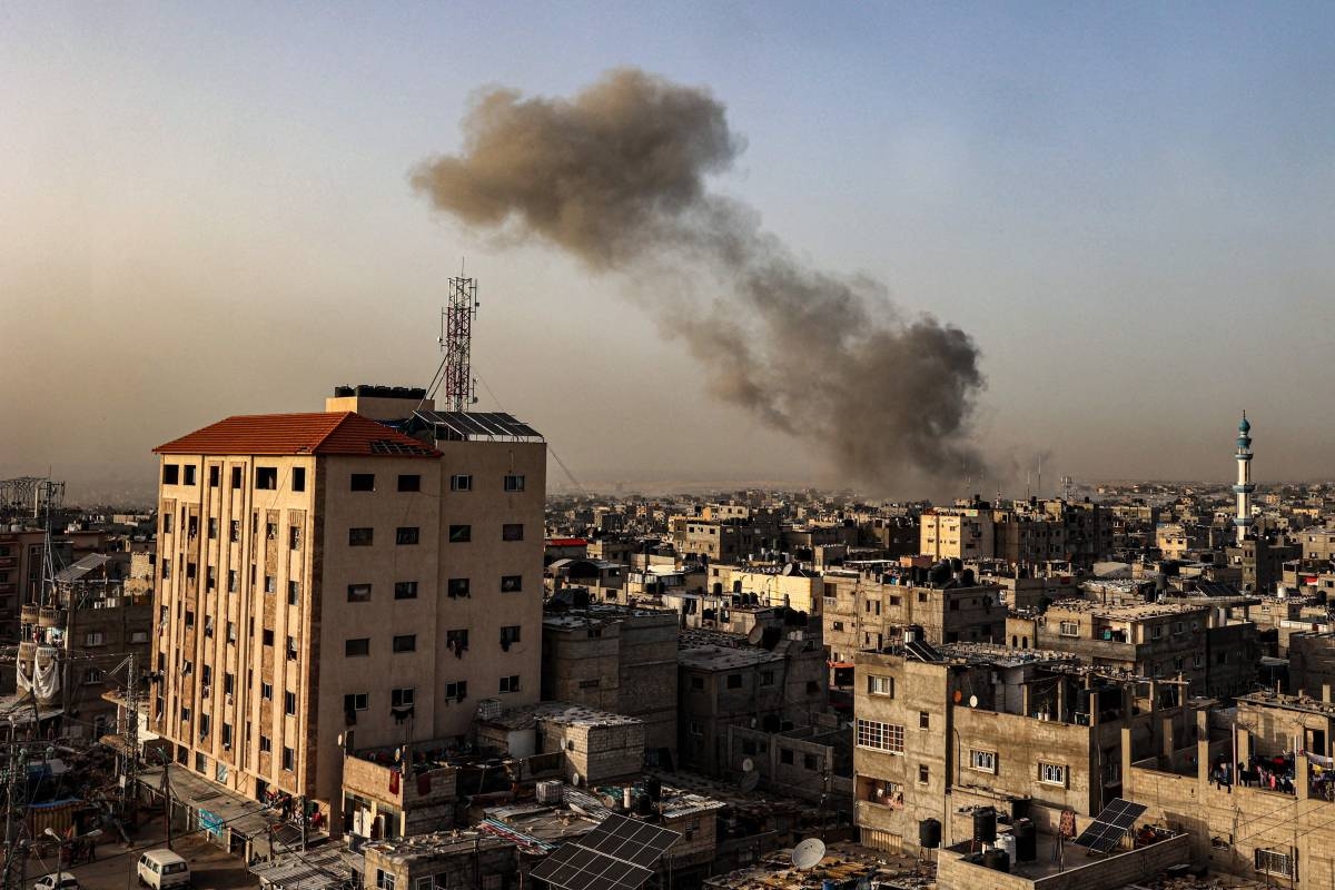 NONSTOP BOMBARDMENT Smoke billows over buildings following Israeli bombardment in Rafah in the southern Gaza Strip on Wednesday, March 27, 2024. AFP PHOTO