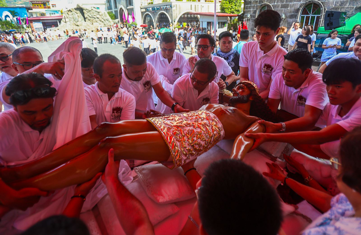 Catholic devotees carry the image of the dead Jesus Christ on Good Friday March 29 2024. PHOTO BY JOHN ORVEN VERDOTE