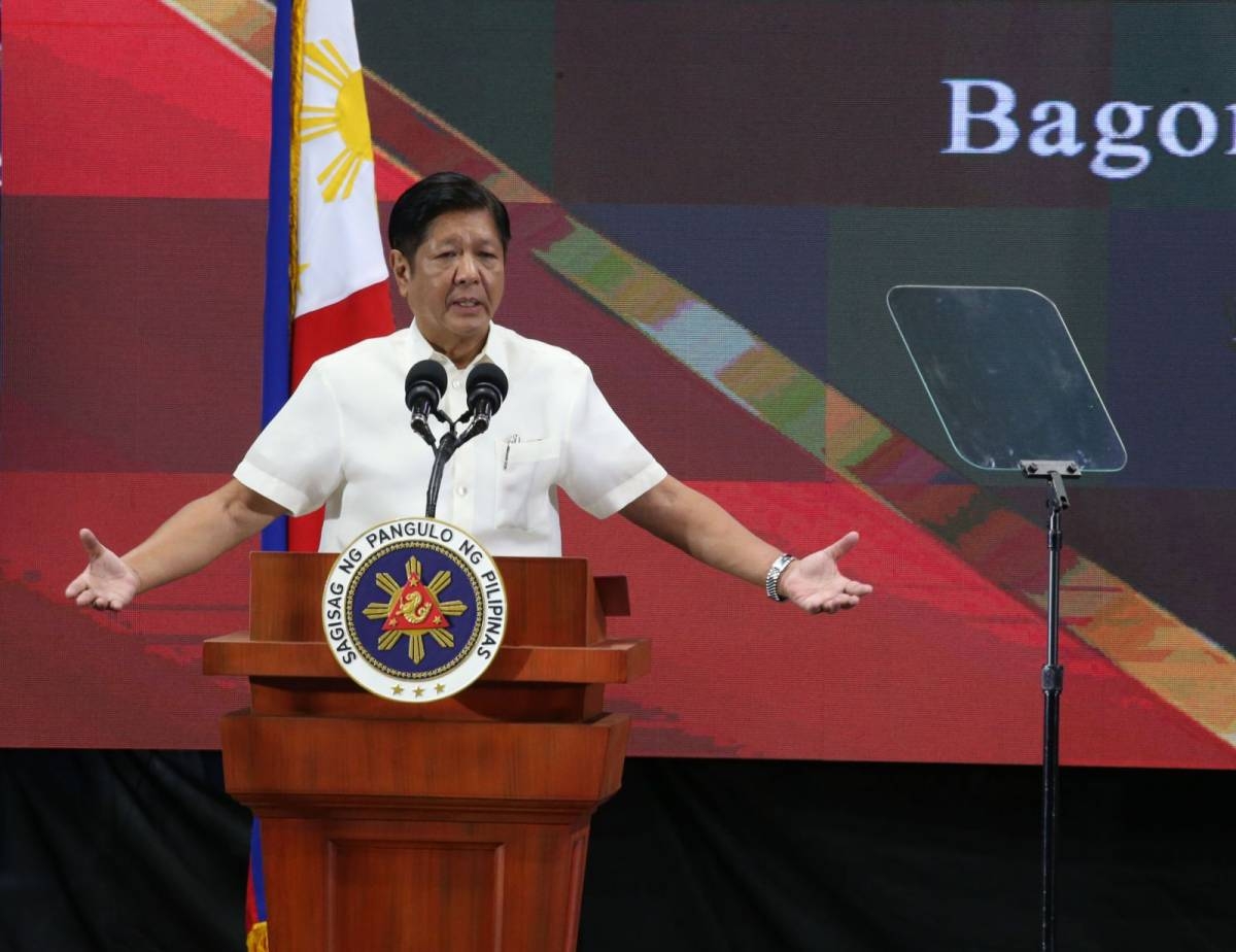 President Ferdinand Marcos Jr. talks at the Bagong Pilipinas Town Hall Meeting in San Juan City on Wednesday, April 10, 2024. With him were Socioeconomic Planning Secretary Arsenio Balisacan, Public Works Secretary Manuel Bonoan, Local Government Secretary Benjamin Abalos, Jr., Metropolitan Manila Development Authority Chairman Romando Artes, Transportation Secretary Jaime Bautista and San Juan City Mayor Francis Zamora. PHOTOS BY RENE H. DILAN