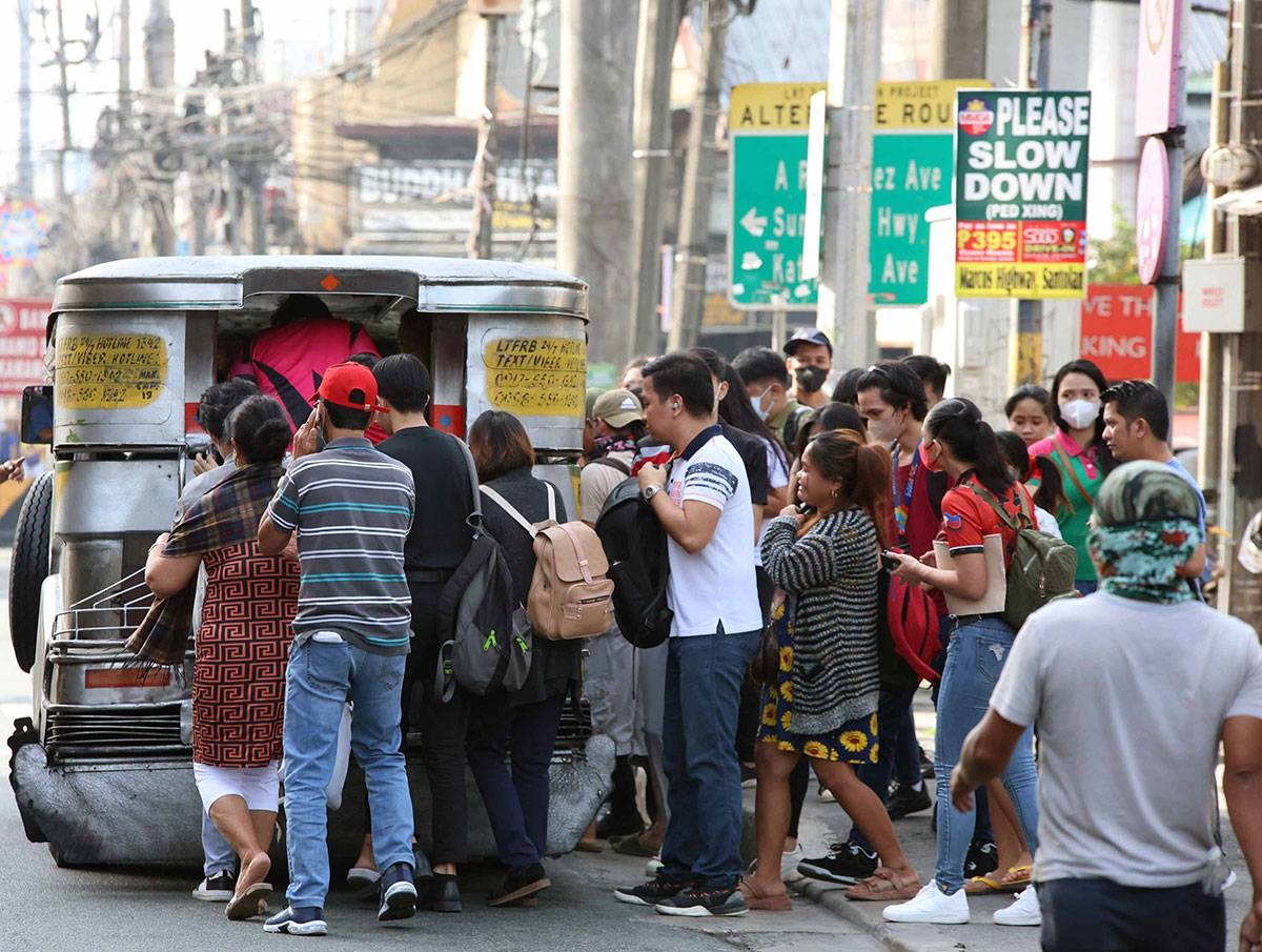 Commuters rush as they jostle with each other to board a passenger jeepney along JP Rizal cor. Marcos Highway in Pasig City. (Photo By: Ismael De Juan)
