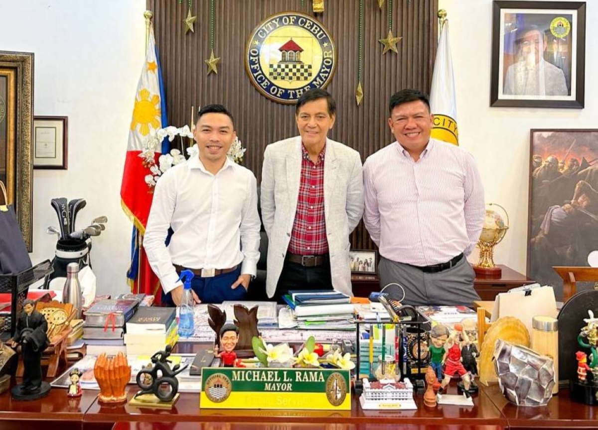 Sealing the deal for a more digital future for Cebu City are (from left) Clyde Maru, relationship manager at PLDT Enterprise; Michael Rama, mayor of Cebu City; and Kent de la Calzada, assistant vice president and head of Customer Relationship Management-Visayas at PLDT Enterprise, symbolizing a pivotal partnership toward transforming Cebu into a smart city. CONTRIBUTED PHOTO