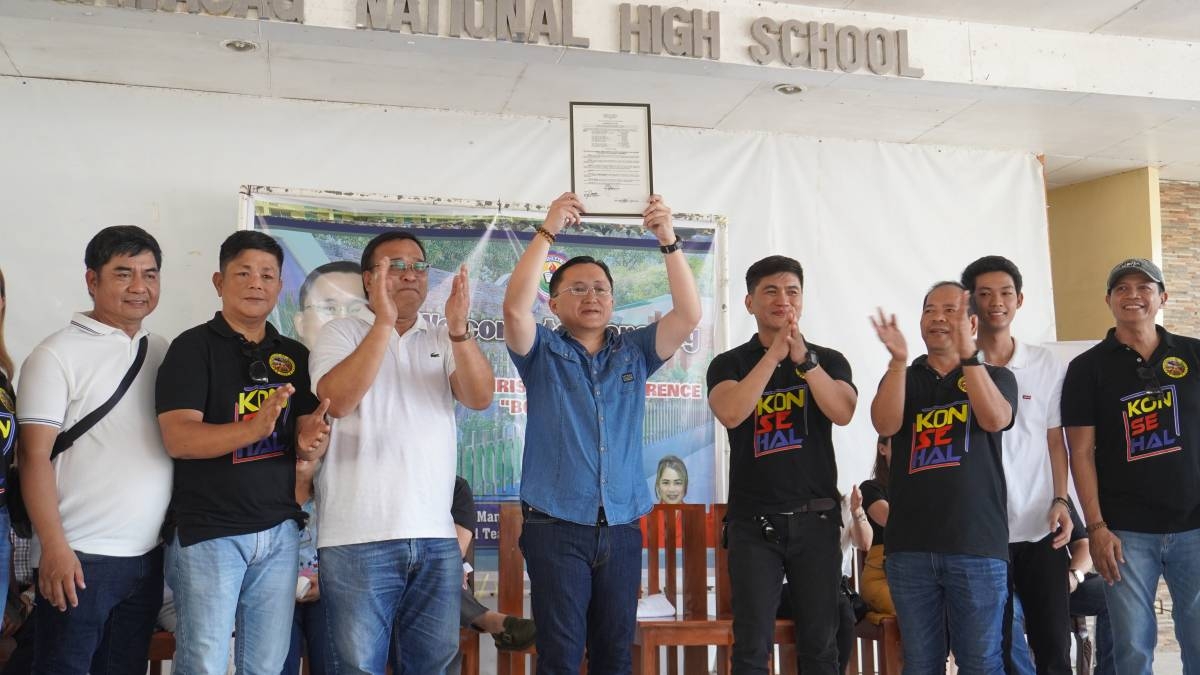 Manaoag Mayor Jeremy Rosario (3rd from left) and the municipal officials present to Sen. Bong Go (center) the Sangguniang Bayan resolution that declares the senator as an adopted son of Manaoag on Thursday, April 18, 2024. PHOTO BY JANICE HIDALGO