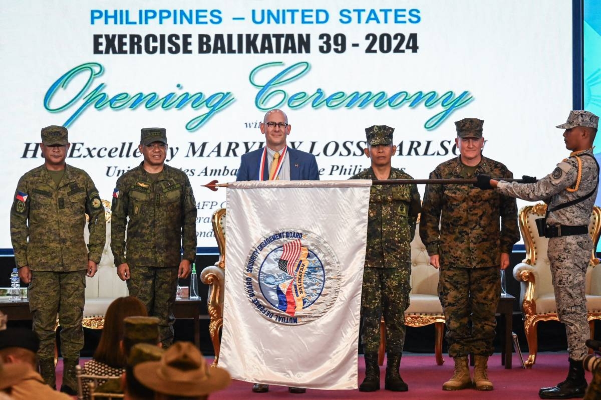 (From left) Philippines exercise director for Balikatan Major General Marvin Licudine, Armed Forces of the Philippines Chief of Staff General Romeo Brawner, US embassy in the Philippines Chargé d’Affaires Robert Ewing, Armed Forces of the Philippines deputy Chief of Staff for Education, Training and Doctrine Major General Noel Beleran and US exercise director for Balikatan Lieutenant General William Jurney pose with the exercise flag during the opening ceremony of the 'Balikatan' joint military exercise at Camp Aguinaldo in Quezon City, on April 22, 2024. PHOTO BY JAM STA ROSA / AFP