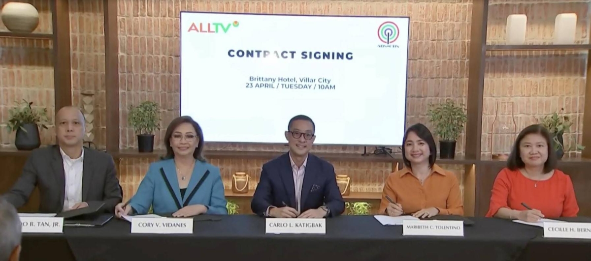 (From left) ABS-CBN’s Group CFO Rick Tan, chief operating officer Cory Vidanes and CEO Carlo Katigbak ink content agreement with AMBS’ president Maribeth Tolentino and CFO Cecille Bernardo on April 23.