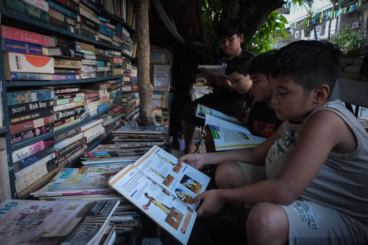 Street Side Library Setup STARTING THEM YOUNG | The Manila Times