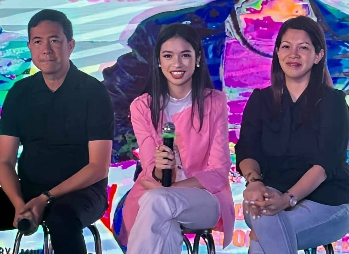 The new recording artist has the strong support of her parents, Bingawin City of Iloilo Mayor Mark Palabrica and her equally elegant mother, JeAn Magno Palabrica.