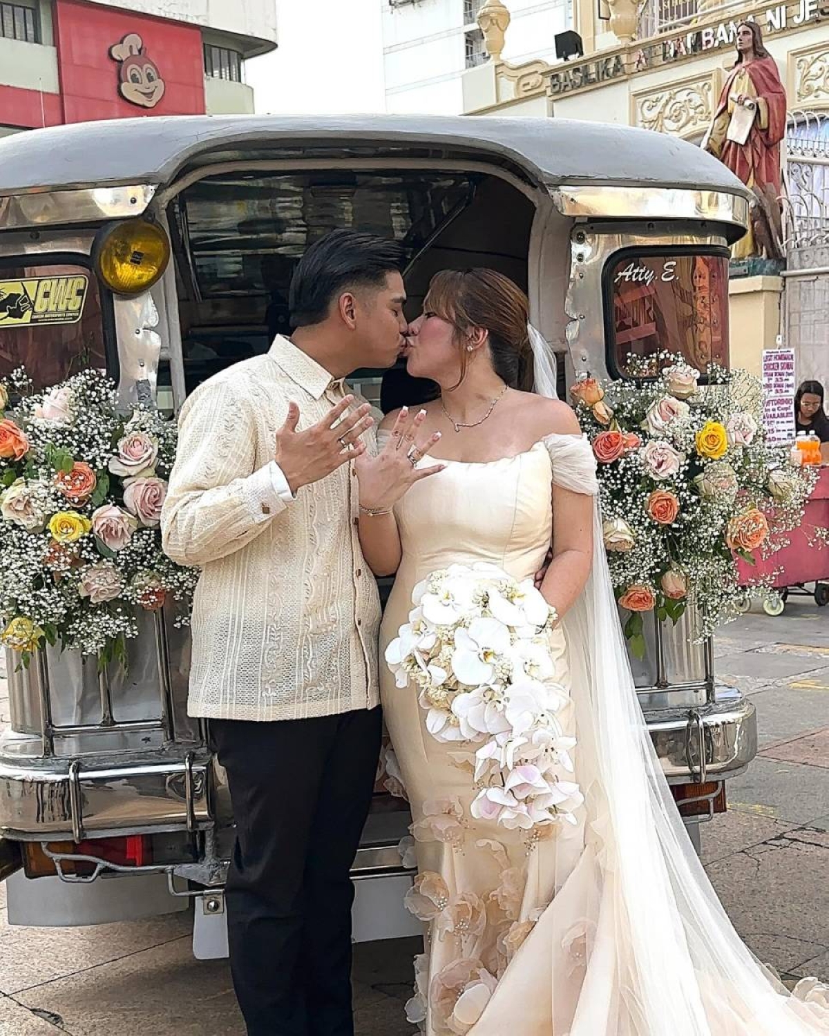 SEALED WITH A KISS Angeline Quinto and husband Nonrev Daquina kiss in front of the iconic jeepney, the bride’s wedding car, on her big day on Thursday, April 25 2024. Quinto is a Manilena and chose places in and symbols of the city for the event. INSTAGRAM PHOTO/CHAROSANTOS