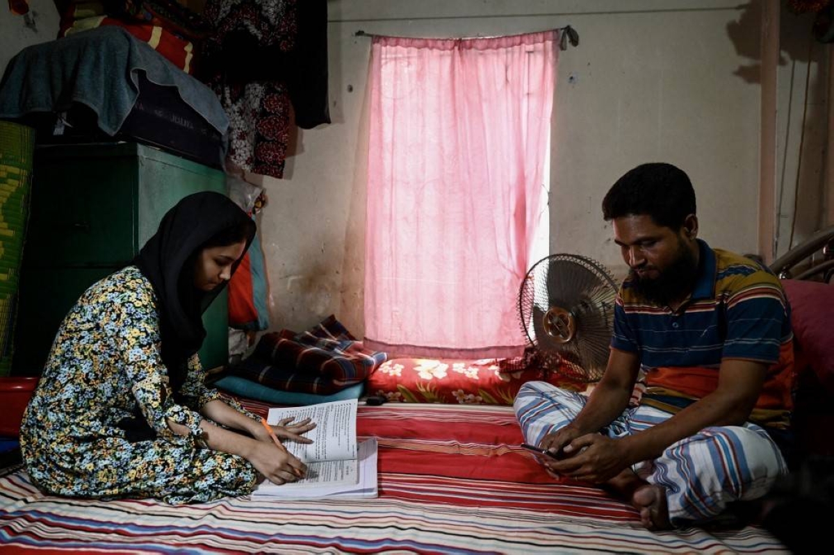 Bangladeshi kids suffer as heat wave shuts schools