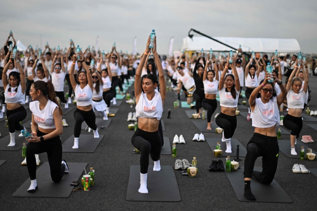 Hundreds do yoga on Thailand airport | The Manila Times - Vimarsana News