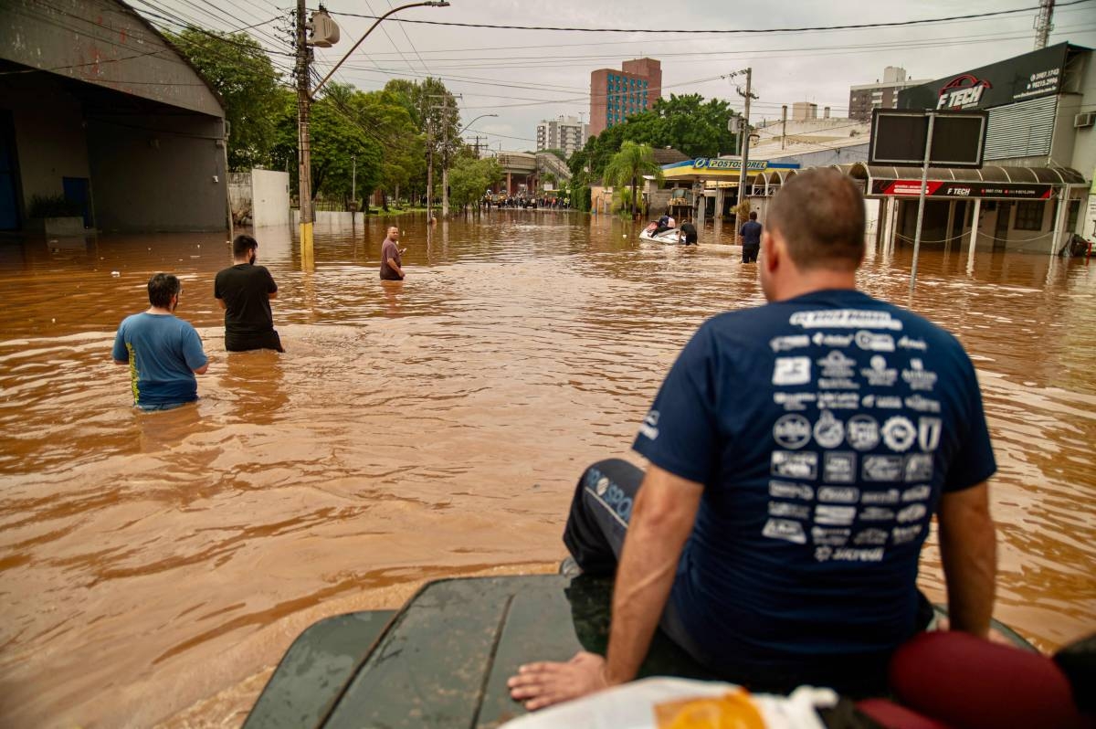 WATER EVERYWHERE A volunteer group of off-road drivers helps rescue people in flood-hit areas in Porto Alegre, Rio Grande do Sul State, Brazil, on Saturday, May 4, 2024. AFP PHOTO