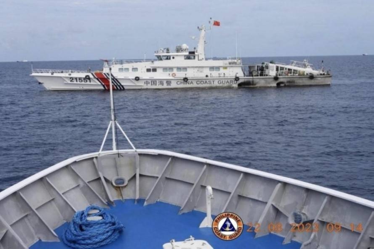 BRP ‘Cabra’ at approximately 3.5NM east off Ayungin Shoal blocked by CCGV 21551 at approximately 20 yards dead ahead. PHOTO FROM THE PHILIPPINE COAST GUARD