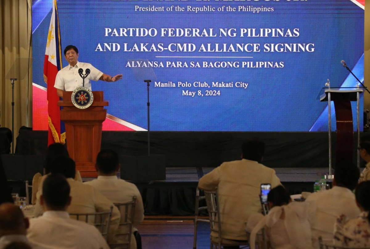 President Ferdinand Marcos poses with members of his Partido Federal ng Pilipinas (PFP) and Lakas-Christian Muslim Democrats (Lakas-CMD), the political party of Speaker Martin Romualdez at the Manila Polo Club in Makati City on Wednesday, May 8, 2024. PHOTOS BY RENE H. DILAN