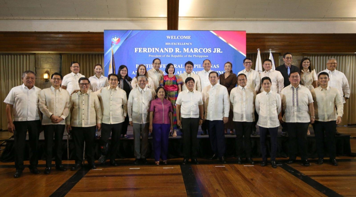 President Ferdinand Marcos poses with members of his Partido Federal ng Pilipinas (PFP) and Lakas-Christian Muslim Democrats (Lakas-CMD), the political party of Speaker Martin Romualdez at the Manila Polo Club in Makati City on Wednesday, May 8, 2024. PHOTOS BY RENE H. DILAN