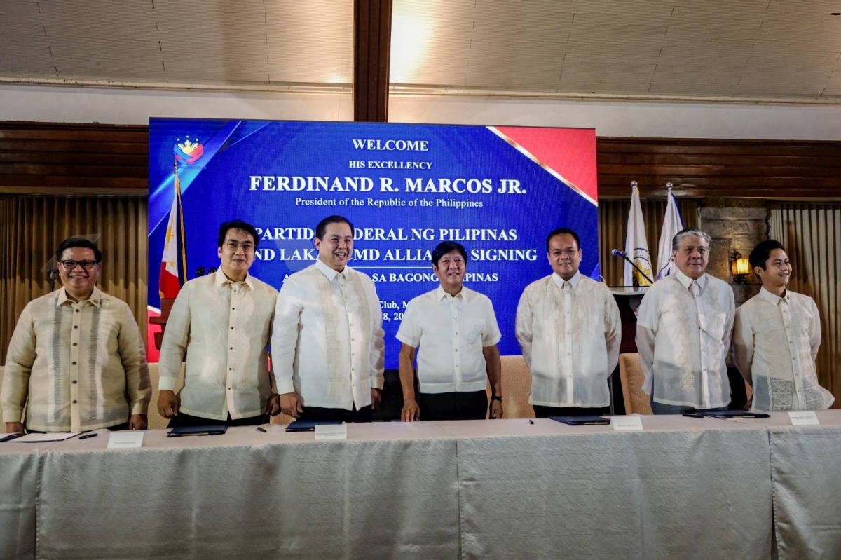 President Ferdinand Marcos poses with members of his Partido Federal ng Pilipinas (PFP) and Lakas-Christian Muslim Democrats (Lakas-CMD), the political party of Speaker Martin Romualdez at the Manila Polo Club in Makati City on Wednesday, May 8, 2024. PHOTO BY YUMMIE DINGDING/ PPA POOL