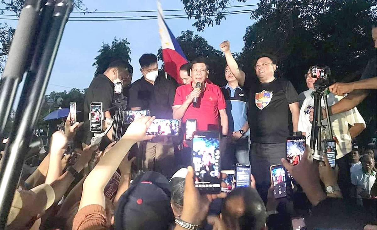 Former president Rodrigo Duterte speaks during the rally in Dumaguete City. FACEBOOK/PDP-LABAN PHOTO